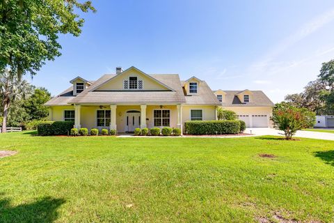 Photo of 590 Crescent Street, Umatilla, FL 32784 (MLS # G5100308)