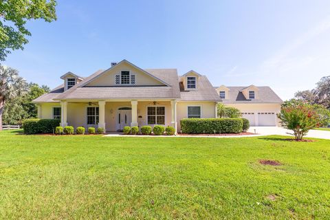 Tiny photo for 590 Crescent Street, Umatilla, FL 32784 (MLS # G5100308)