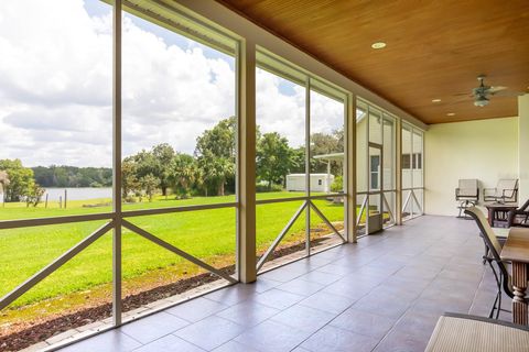 Tiny photo for 590 Crescent Street, Umatilla, FL 32784 (MLS # G5100308)