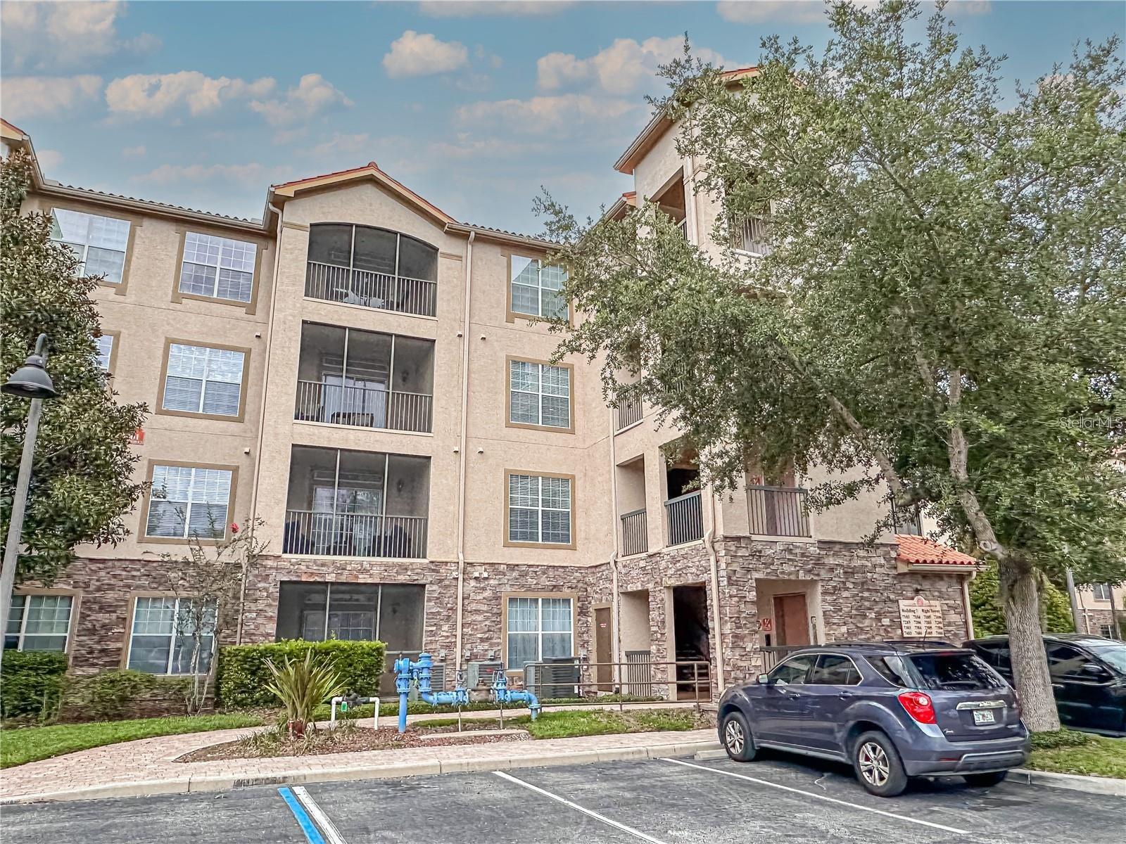 Welcome to Tuscana Resort!. Enjoy the resort lifestyle with amenities such as a sparkling pool, well-equipped gym, and a fantastic movie room. 2 bedrooms, each furnished with a queen bed, and 2 bathrooms .