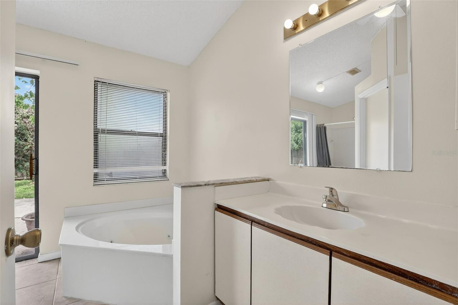 HUNTERS TRACE - Residential