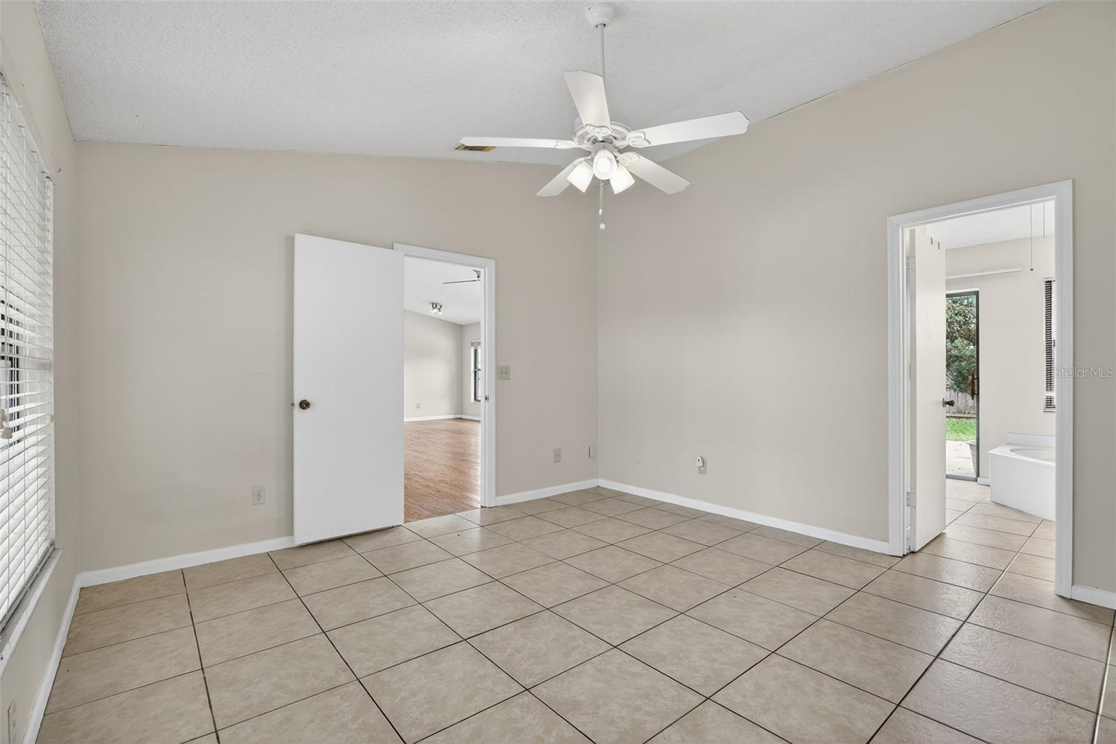 HUNTERS TRACE - Residential