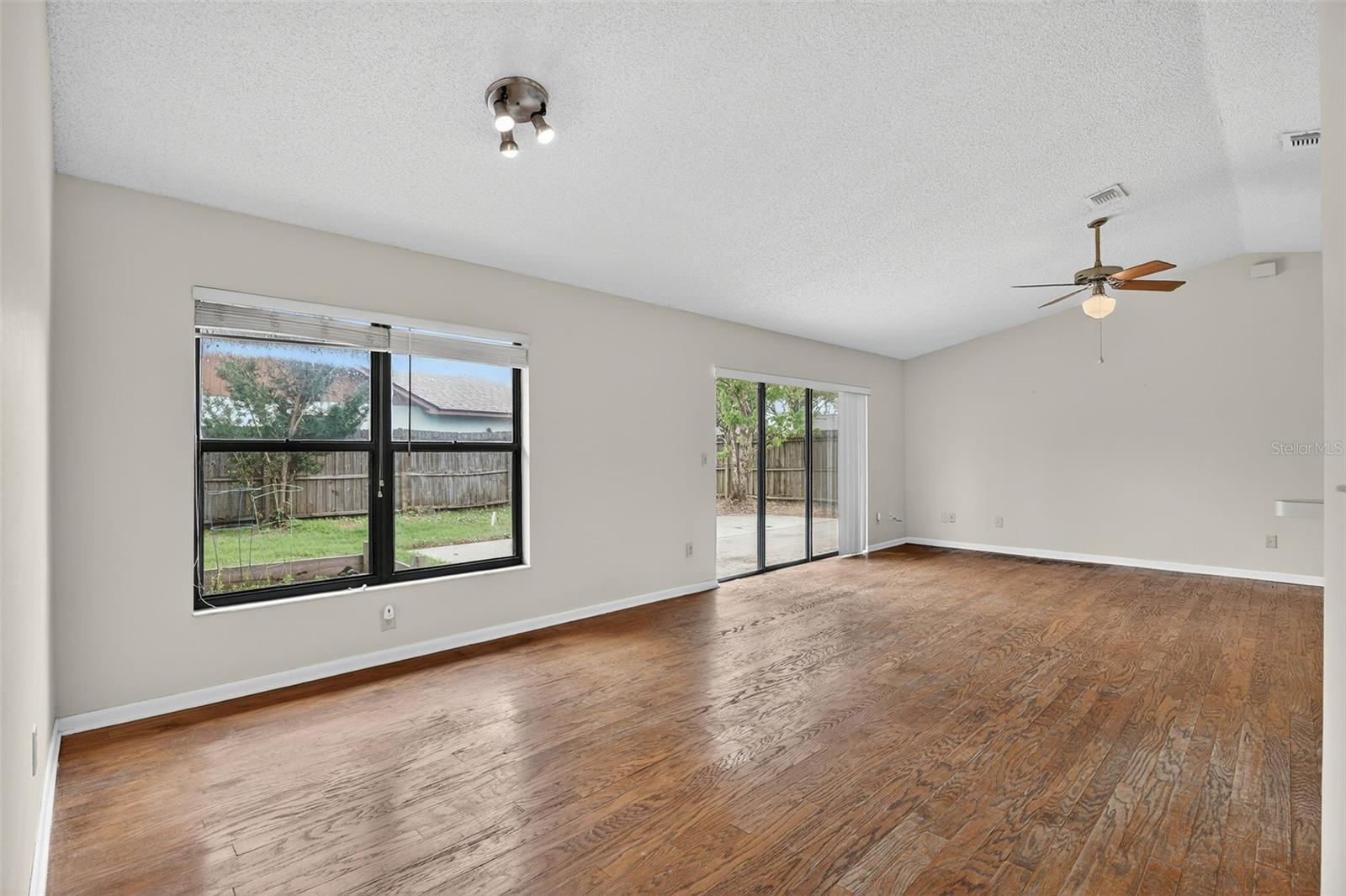 HUNTERS TRACE - Residential