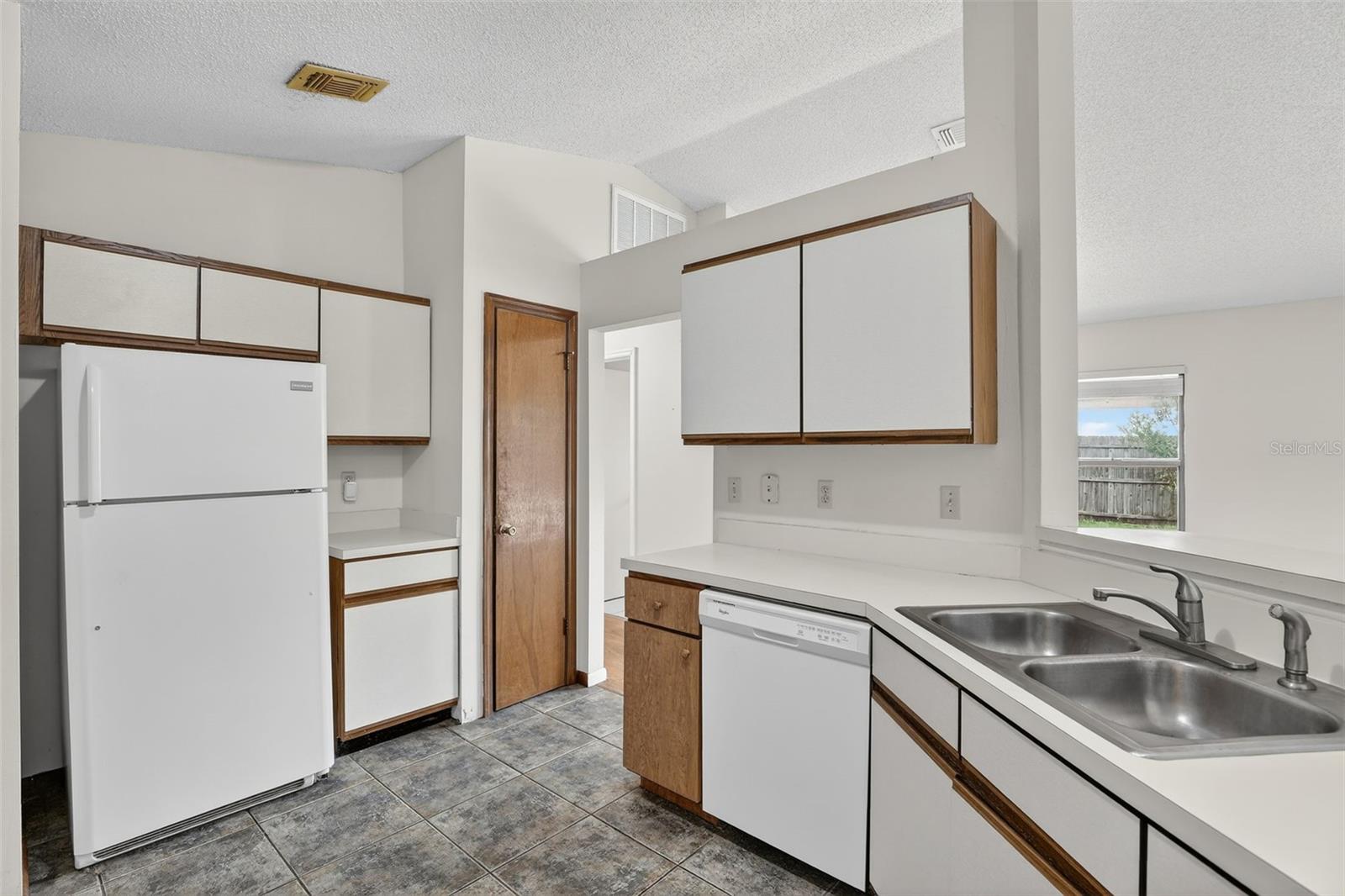 HUNTERS TRACE - Residential