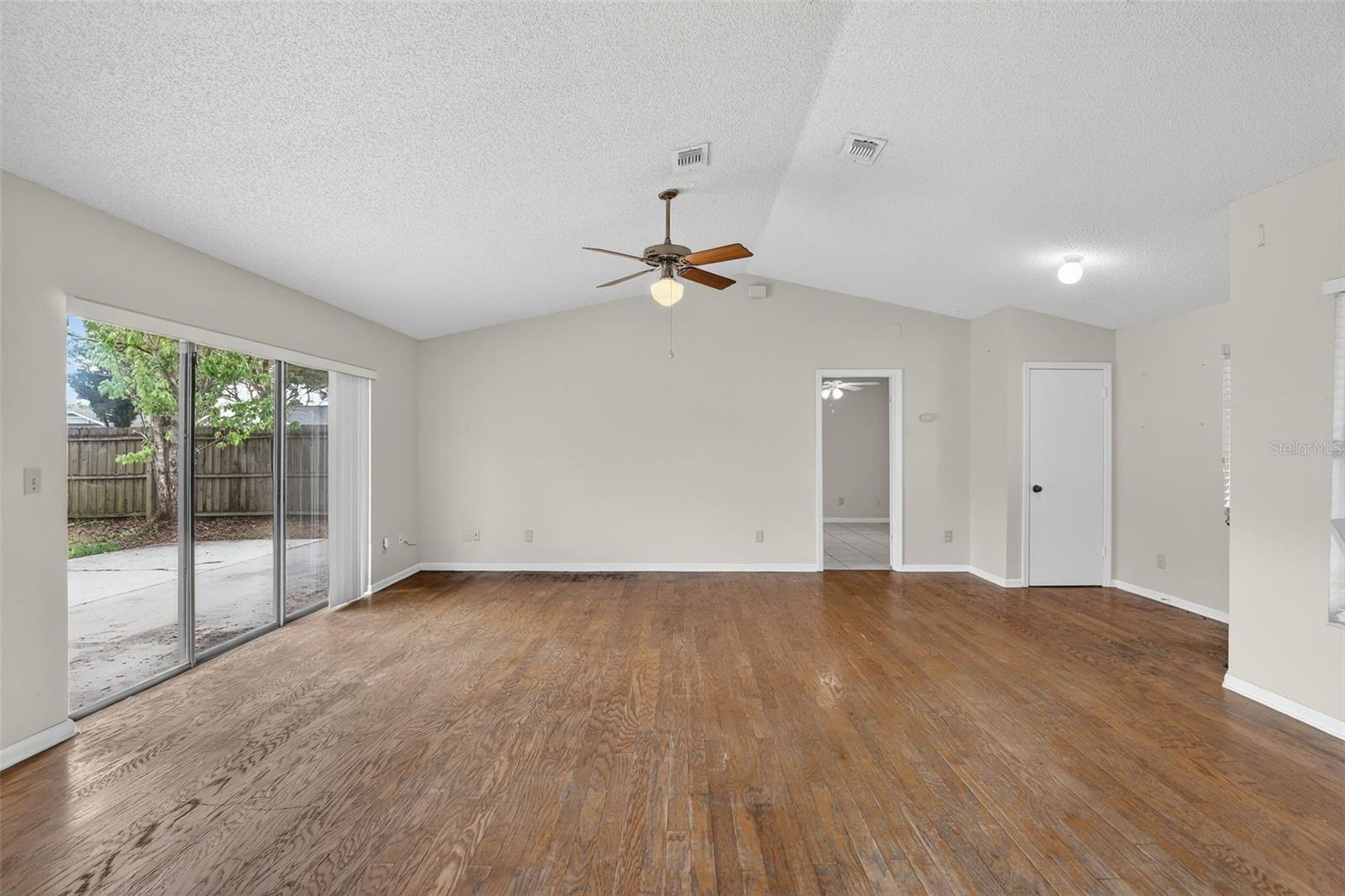 HUNTERS TRACE - Residential