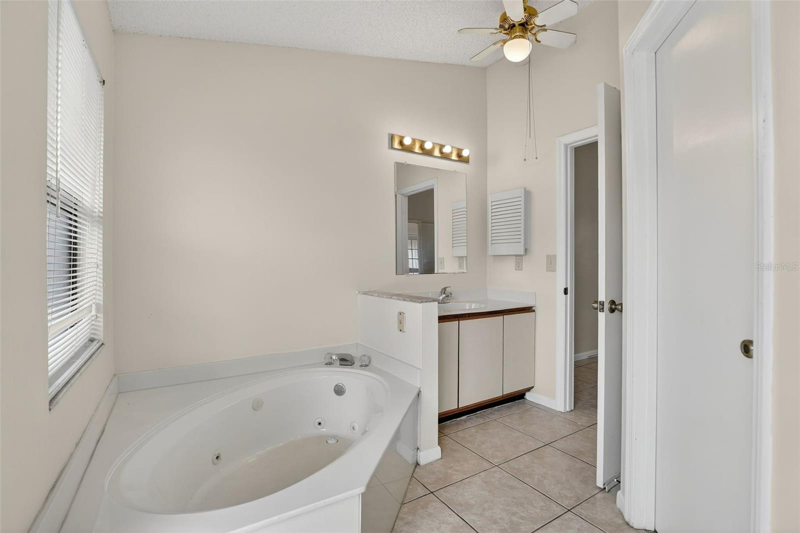 HUNTERS TRACE - Residential