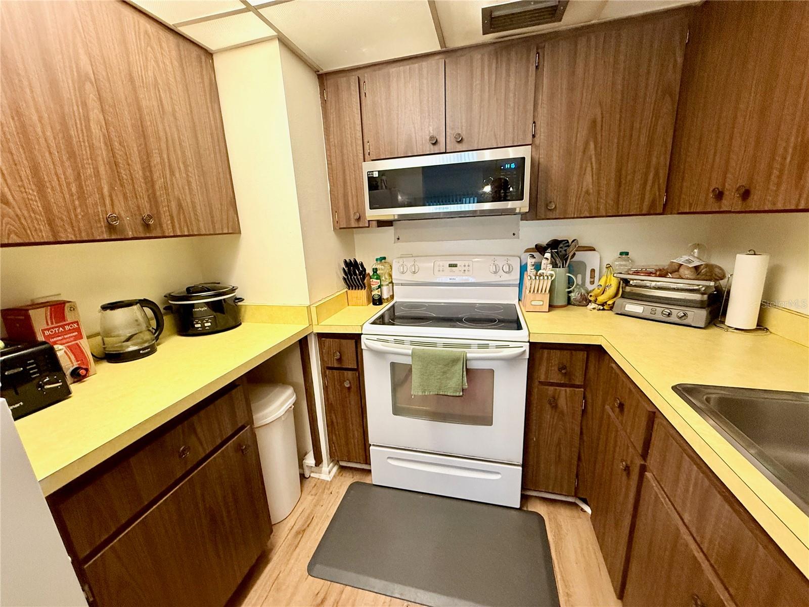 SUMMER LAKES - Residential Lease