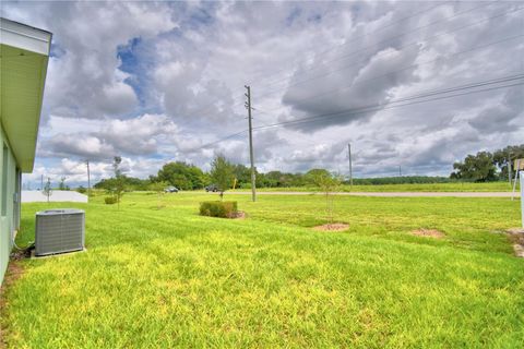 A home in AUBURNDALE