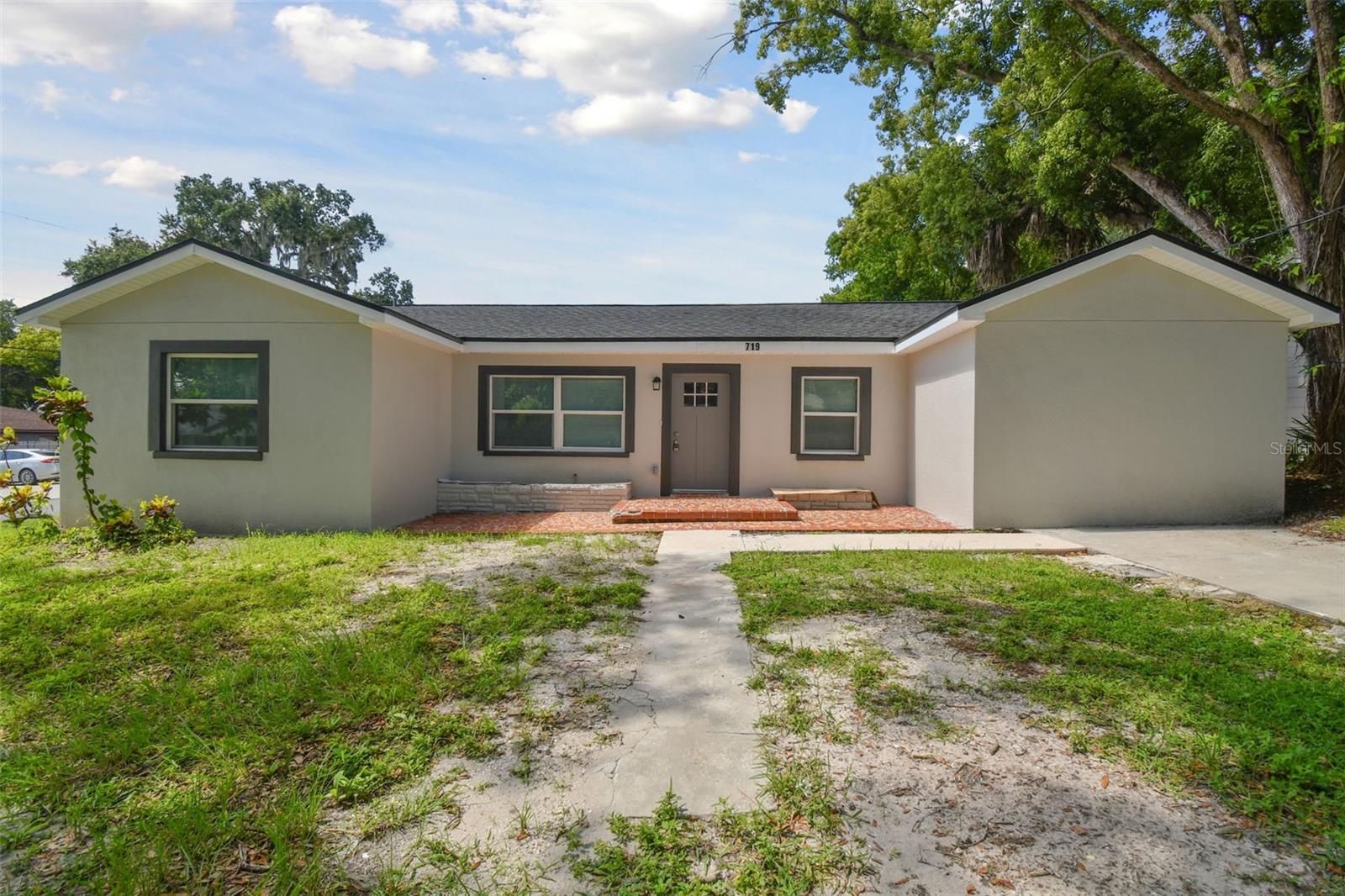 This modern 3-bedroom, 2-bath home is located just minutes from downtown Lakeland, Lakeland Regional Hospital, shopping, restaurants, and more!
Remodeled just one year ago, this home offers a clean, like-new living experience with stylish upgrades throughout.
? Features:
• Open-concept floor plan with spacious living and dining areas
• Large kitchen island – perfect for meals and entertaining
• Stainless steel appliances and soft-close cabinetry
• Luxury waterproof vinyl flooring throughout
• Spacious primary suite with walk-in closet and private en suite bath
• Two additional bedrooms and a second full bath
• Washer/dryer hookups
• New central heat and air (installed during remodel)
• Easy-to-maintain outdoor space (not fenced)
?
?? Rental Terms
• Monthly Rent: $1,999
• Security Deposit: $1,999
• Move-in Requirements: First month’s rent, last month’s rent, and security deposit
• Pets allowed with a monthly pet fee
• ?? No smoking
?
?? Available August
?? Address: 719 Bon Air St, Lakeland, FL 33805
?
?? Don’t miss your chance to live in a beautifully updated home in a convenient central location!
Contact the listing agent today to schedule your tour.
