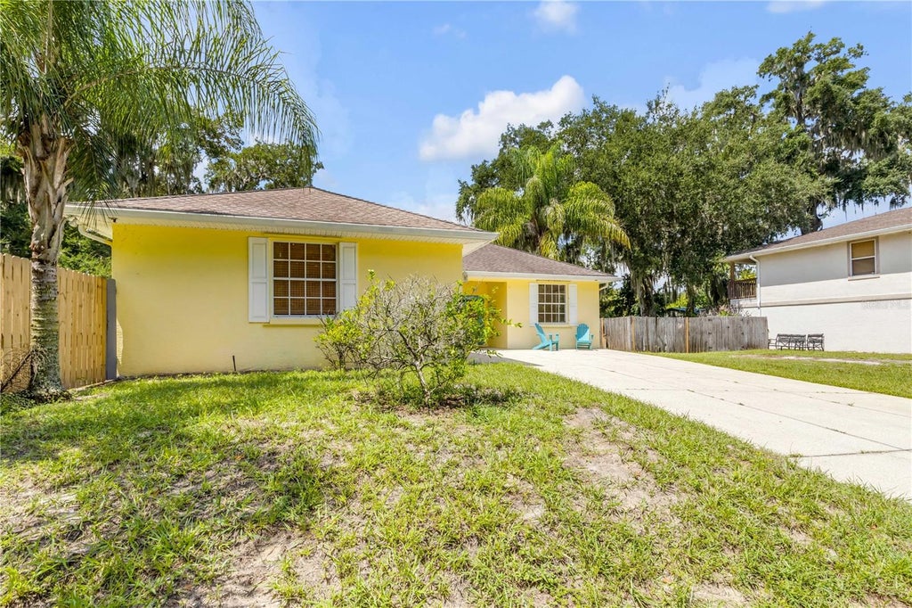 Photo of 830 S Duss Street, New Smyrna Beach, FL 32168 (MLS # NS1089121)