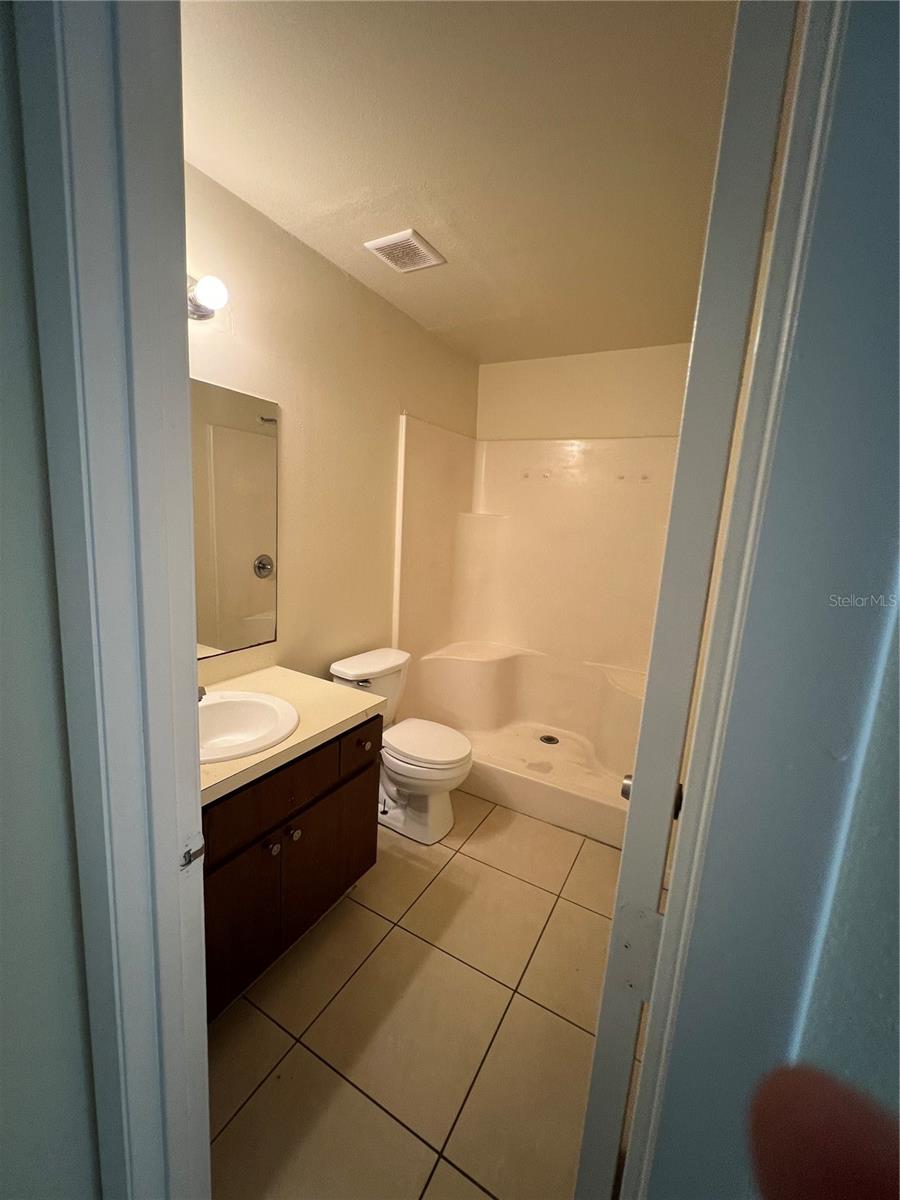 COUNTRY LAKE CONDO PH 01 - Residential