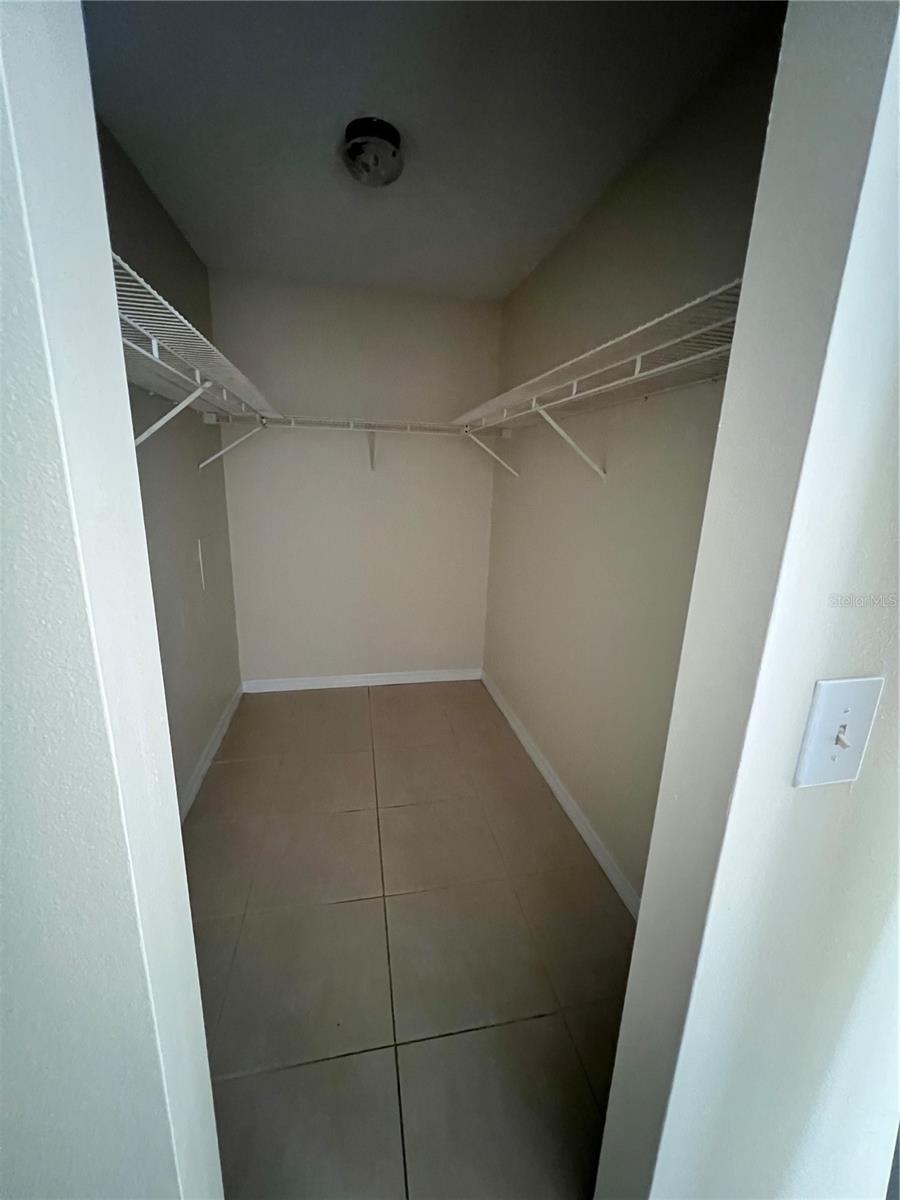 COUNTRY LAKE CONDO PH 01 - Residential