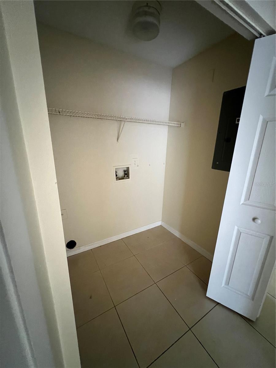 COUNTRY LAKE CONDO PH 01 - Residential