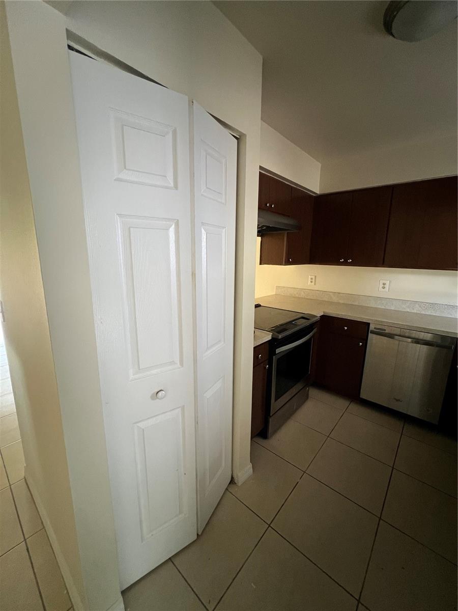 COUNTRY LAKE CONDO PH 01 - Residential