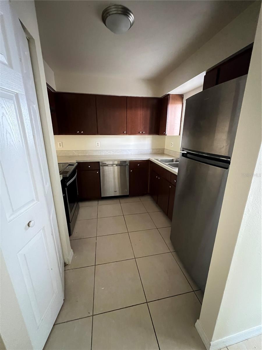 COUNTRY LAKE CONDO PH 01 - Residential