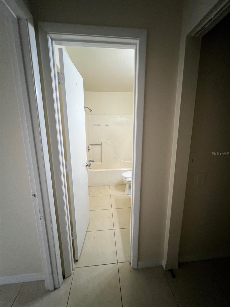 COUNTRY LAKE CONDO PH 01 - Residential