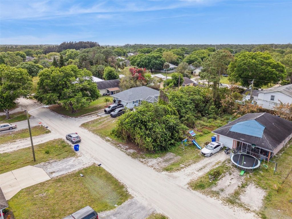 Photo of 1335 25th Avenue SW, Vero Beach, FL 32962 (MLS # TB8472899)