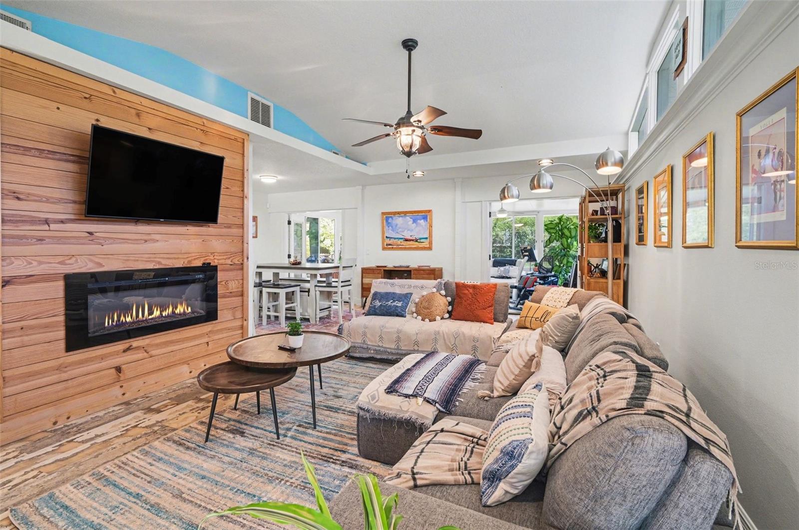 2207 POINSETTIA DRIVE