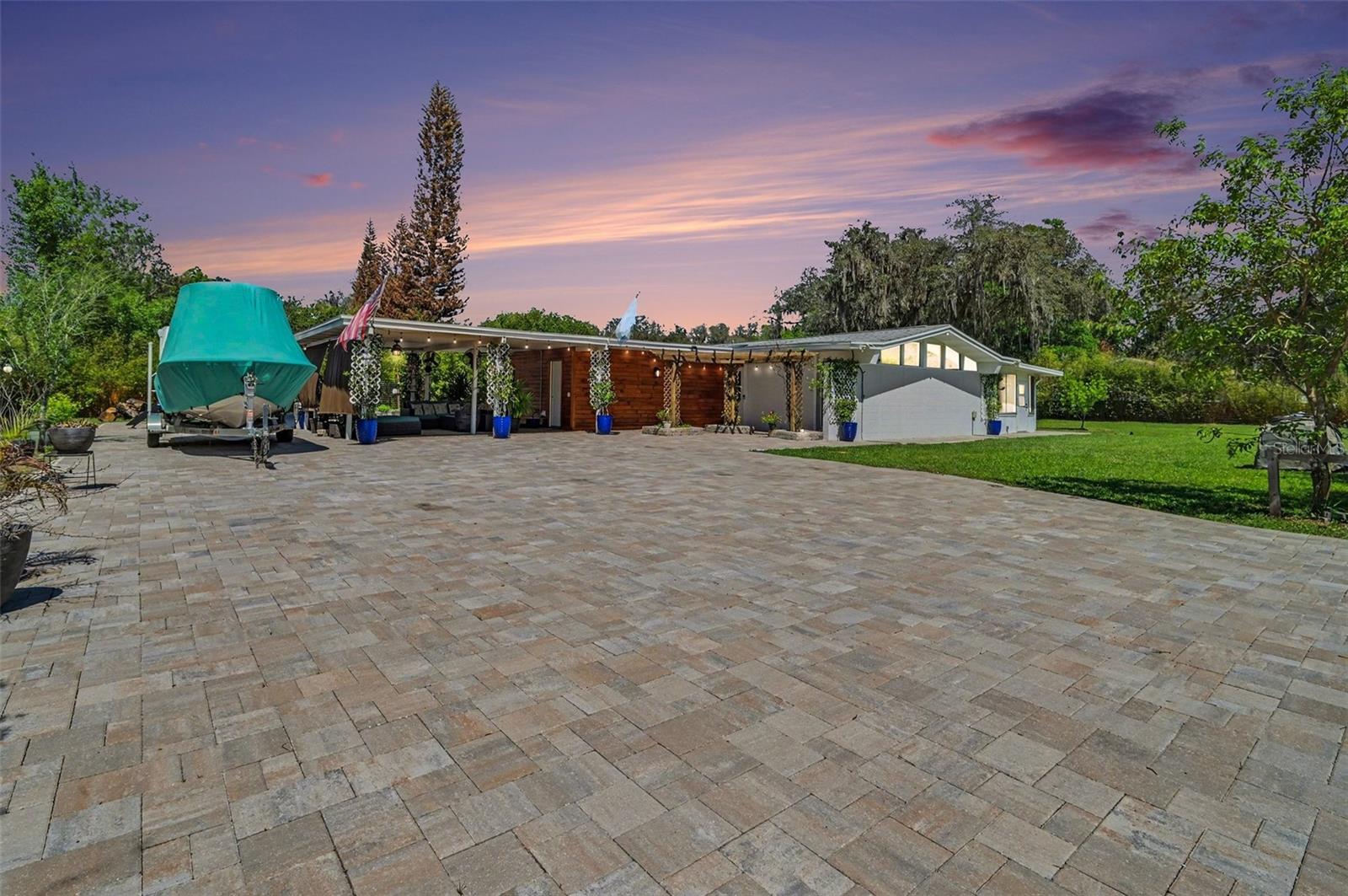 2207 POINSETTIA DRIVE