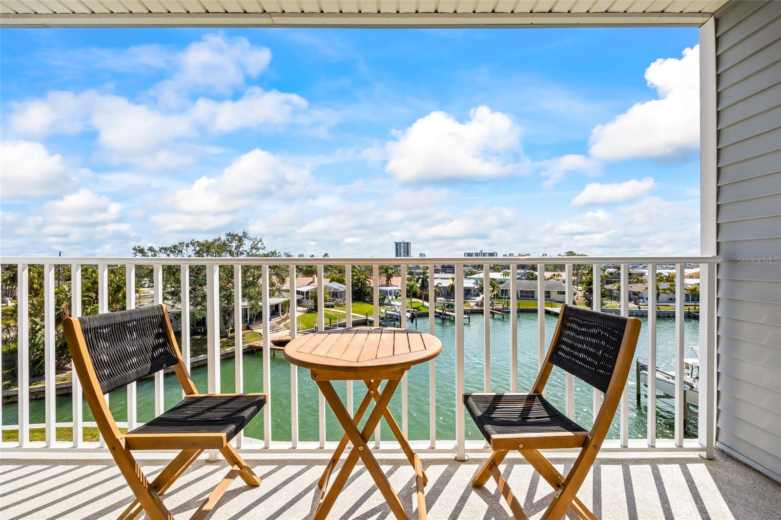 610 ISLAND WAY 302