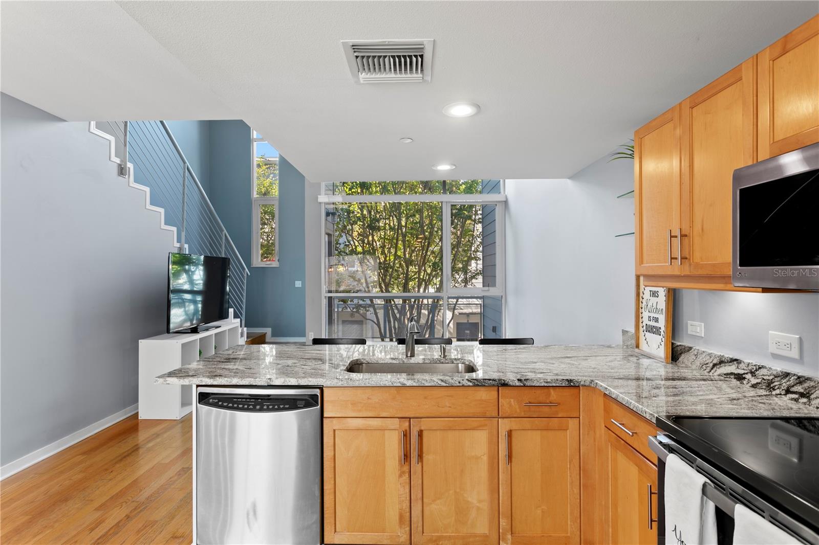 CHARLES COURT - Residential