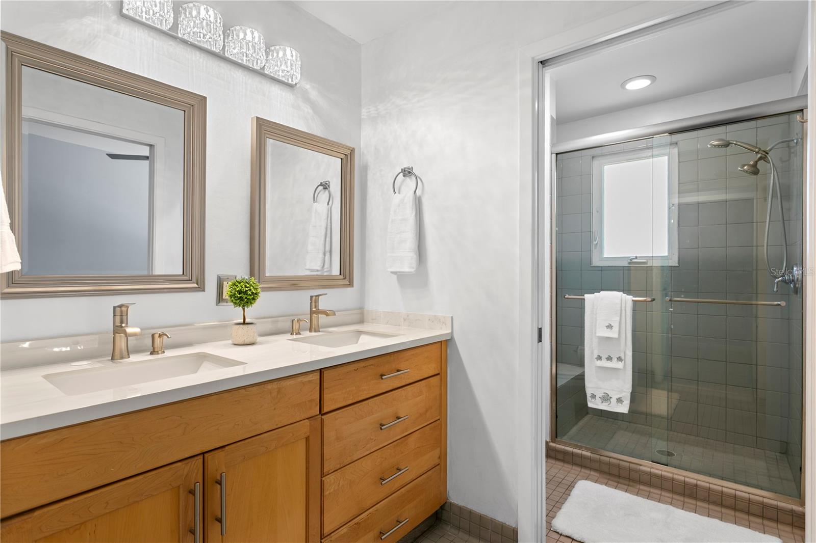 CHARLES COURT - Residential