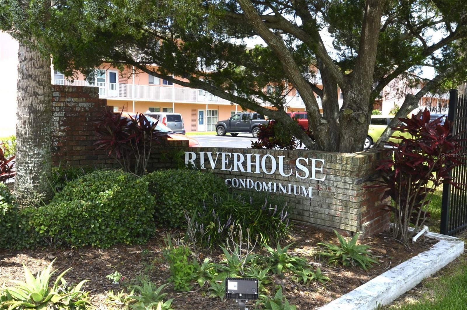 RIVER HOUSE - Residential