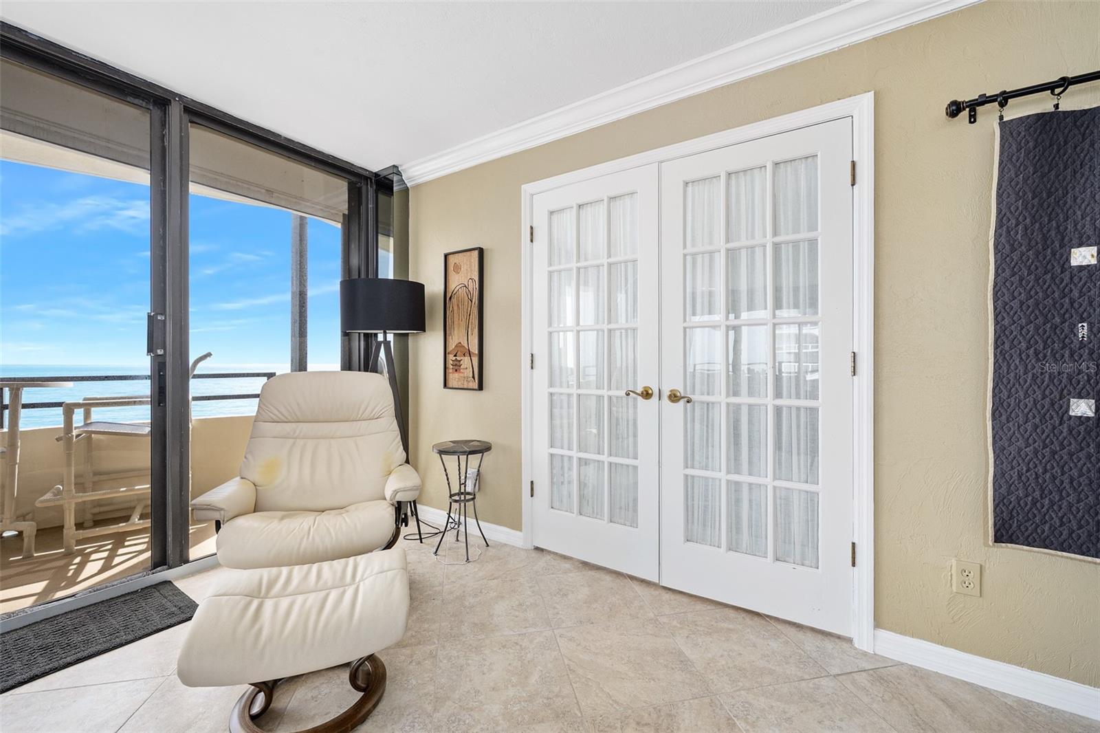 OCEAN RITZ CONDO UNIT 01 - Residential