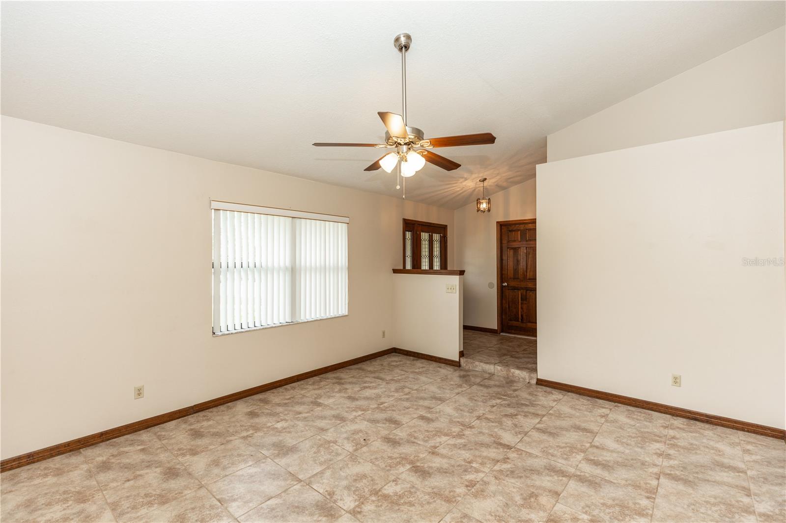 1811 SPRINGWOOD LANE