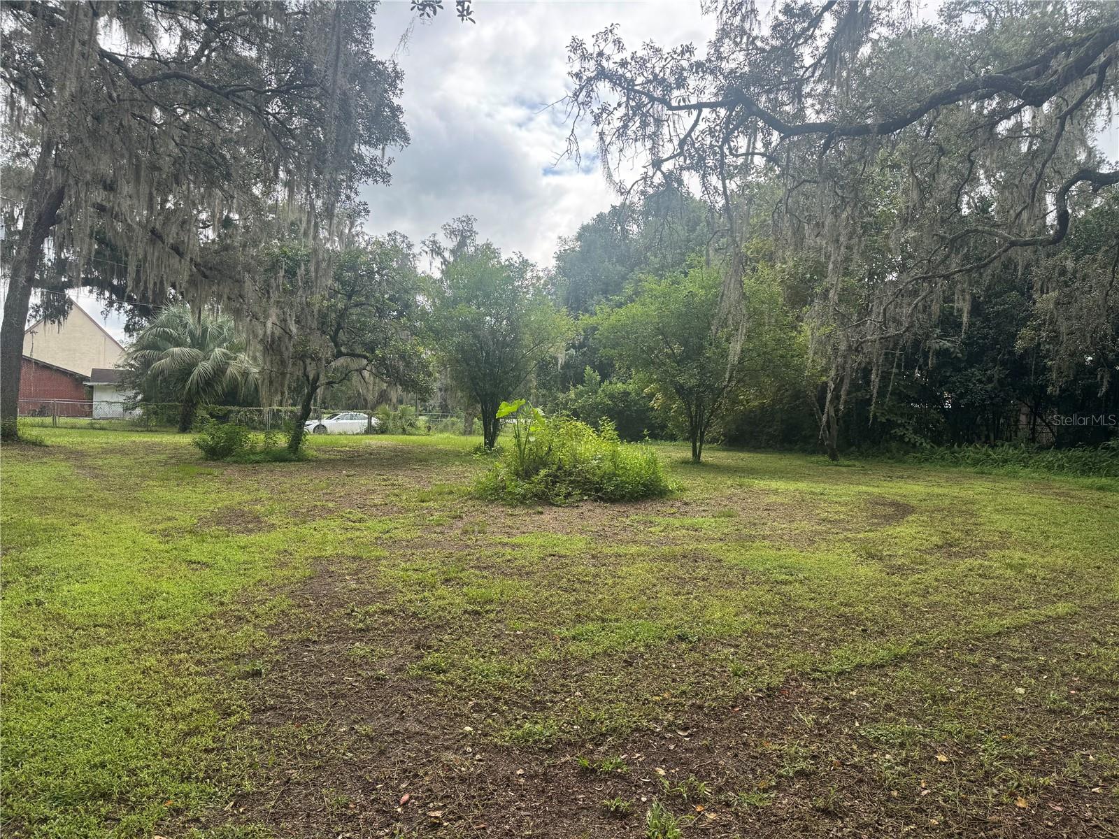 TOWN/BELLEVIEW - Land