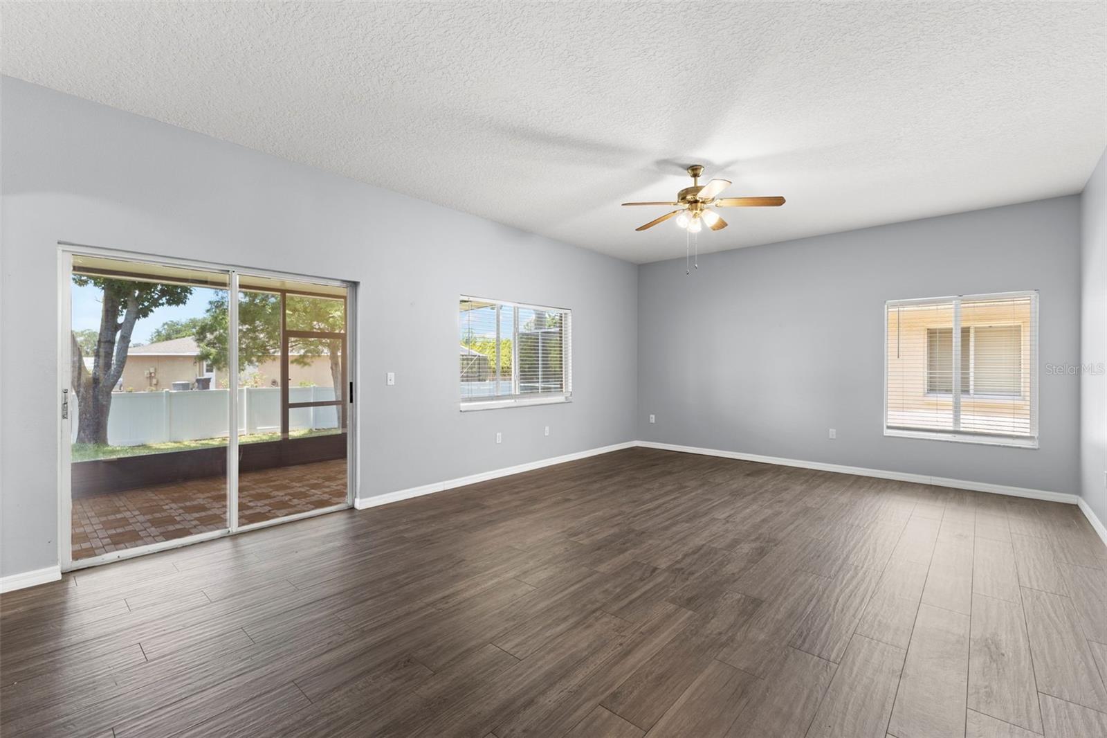 EASTLAKE OAKS PH 4 - Residential