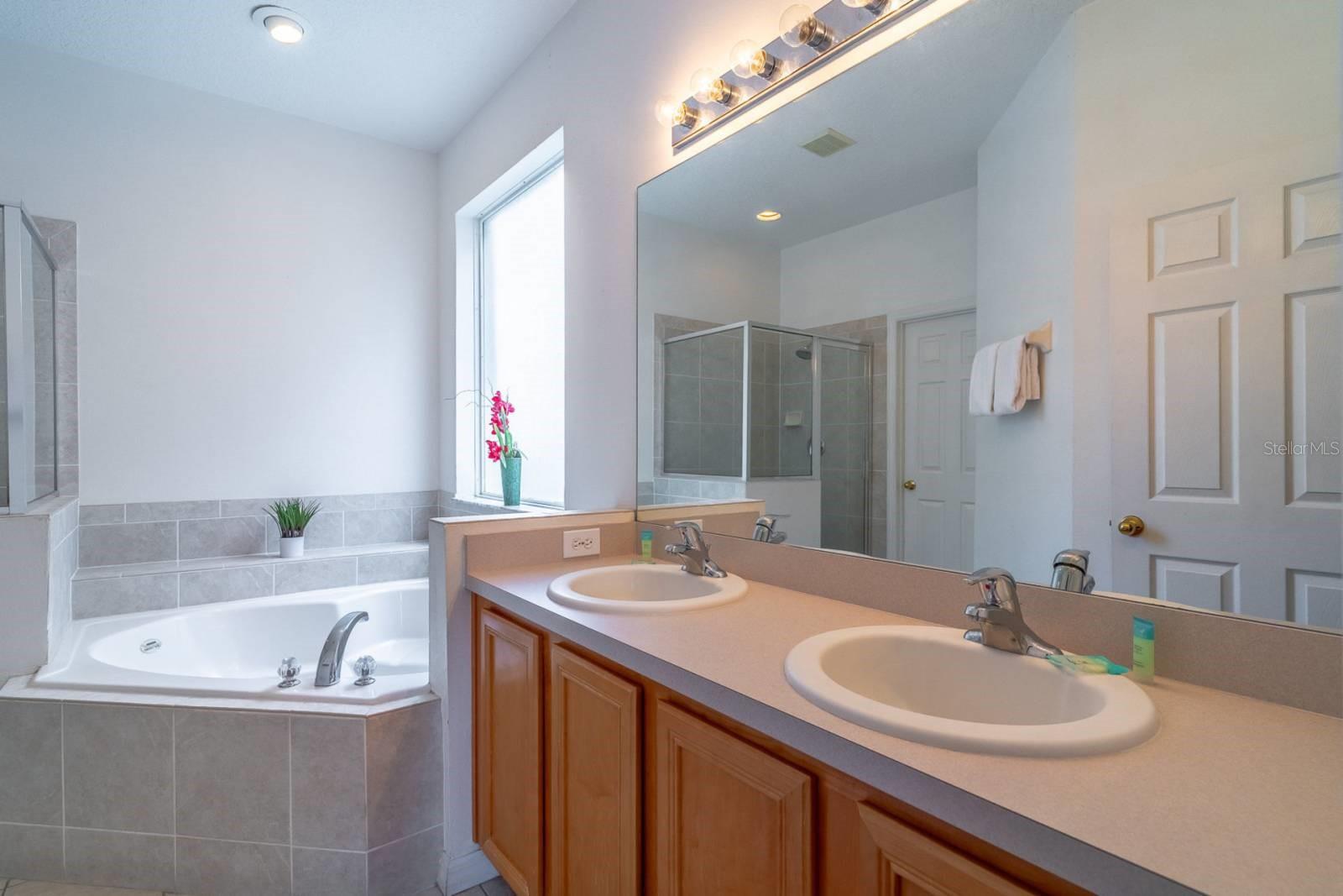 EMERALD ISLAND RESORT PH 4 - Residential