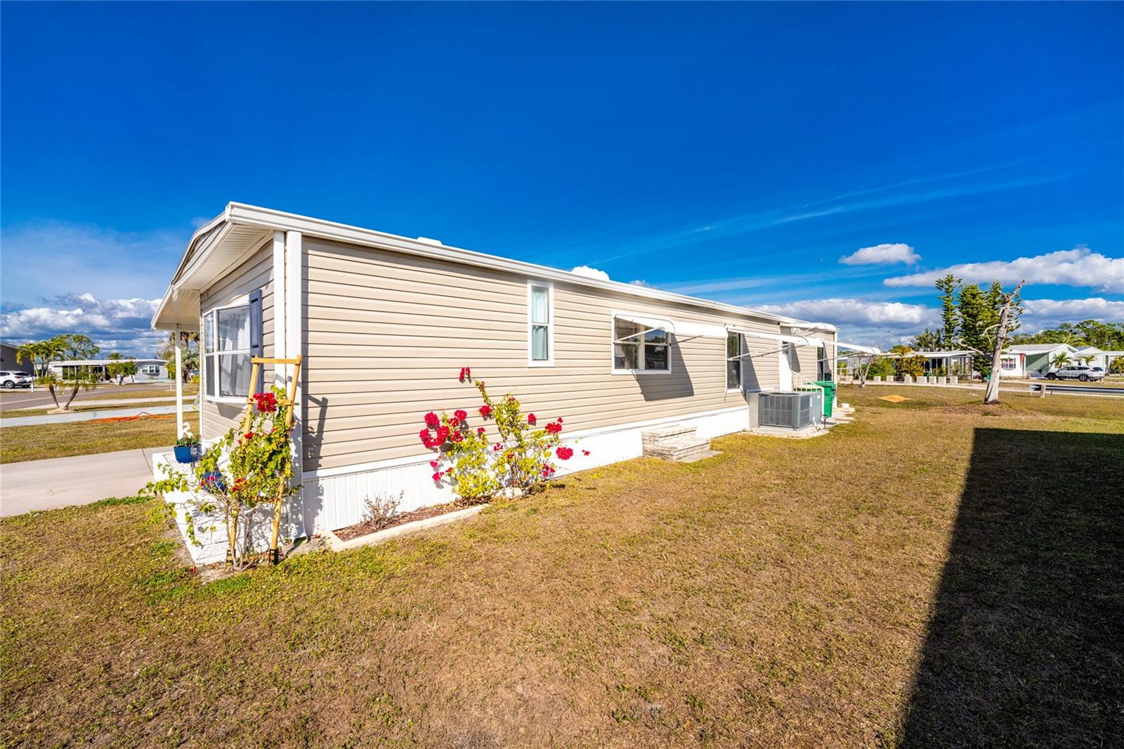 VILLAGE HOLIDAY LAKE - Residential