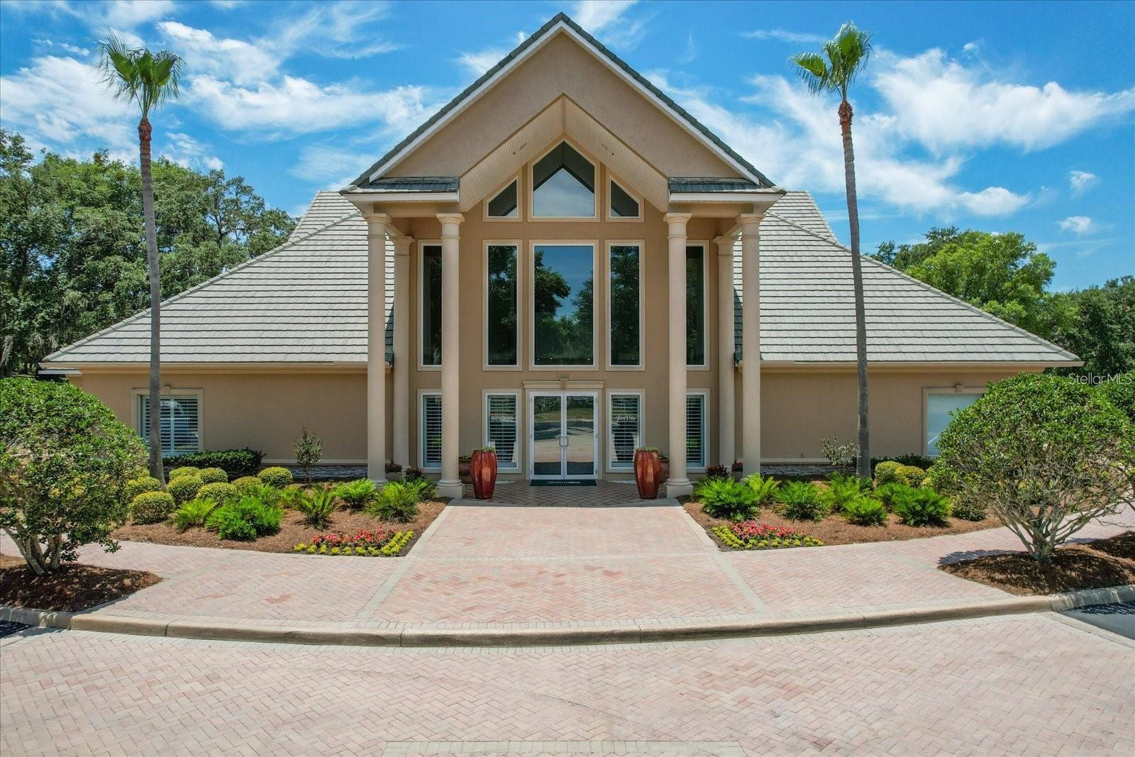 2215 N BRENTWOOD CIRCLE