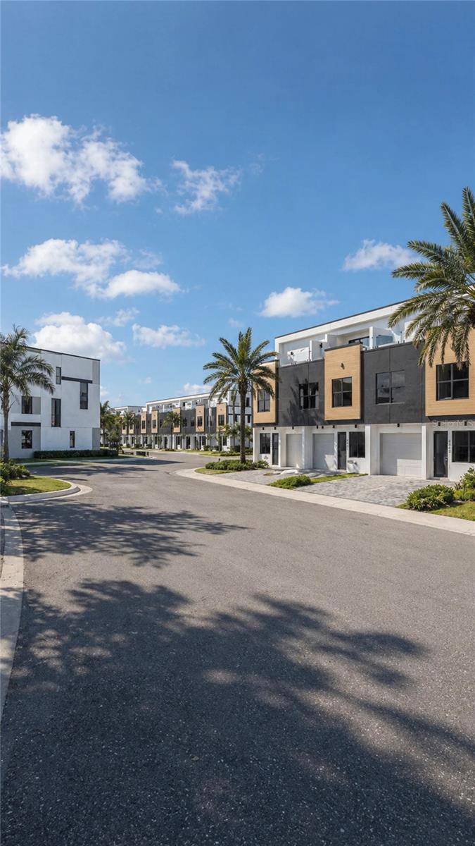 FONTANAROSA VILLAGE TWNHMS - Residential