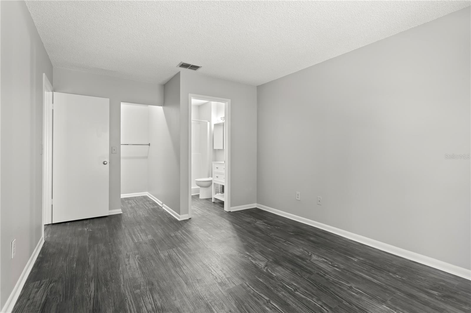 SUNNYBROOK CONDO 06 - Residential