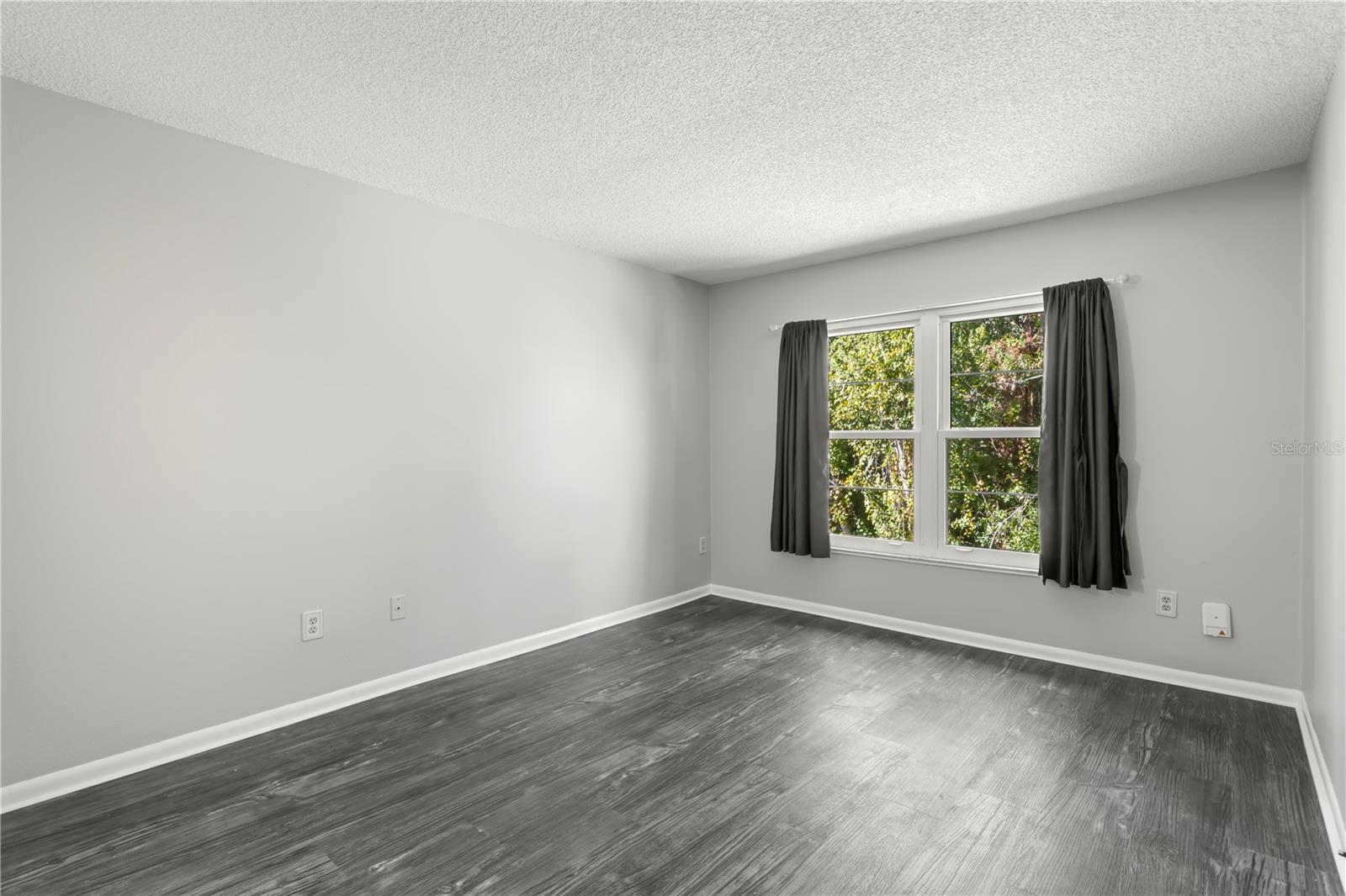 SUNNYBROOK CONDO 06 - Residential