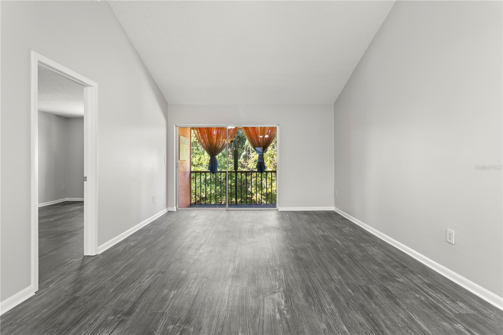 SUNNYBROOK CONDO 06 - Residential