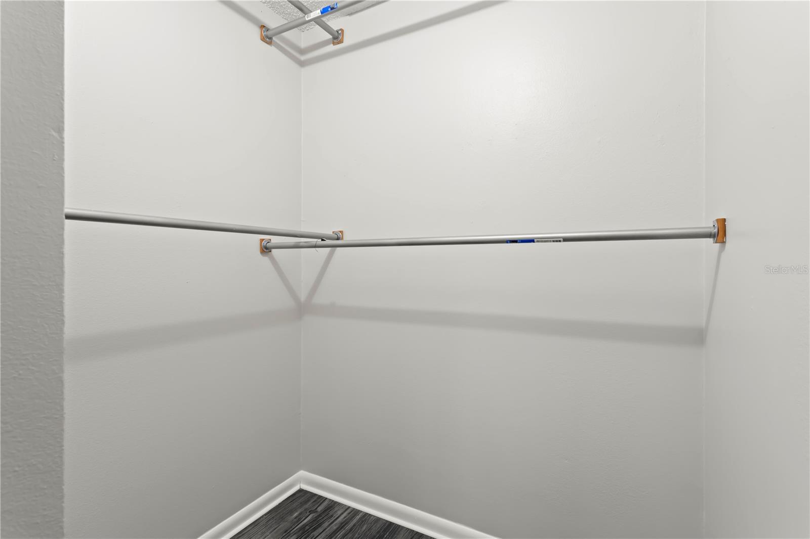 SUNNYBROOK CONDO 06 - Residential