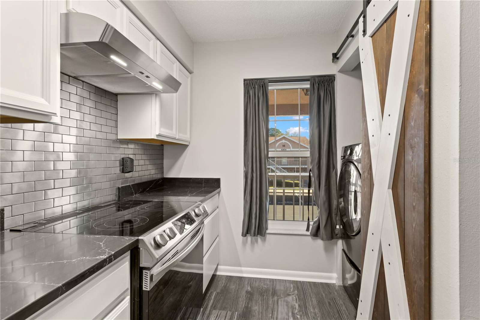 SUNNYBROOK CONDO 06 - Residential