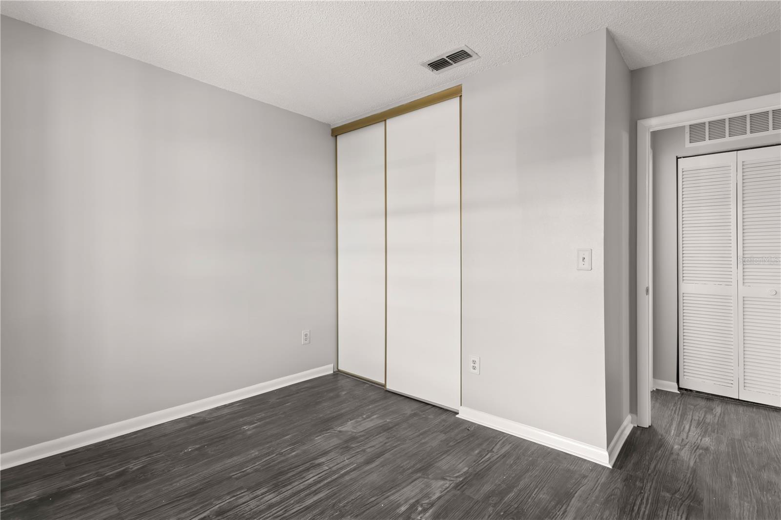 SUNNYBROOK CONDO 06 - Residential