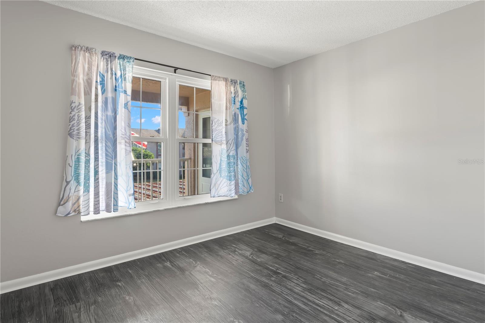 SUNNYBROOK CONDO 06 - Residential