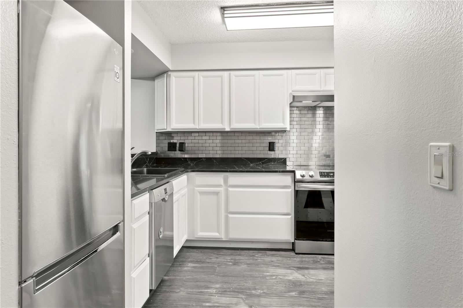 SUNNYBROOK CONDO 06 - Residential