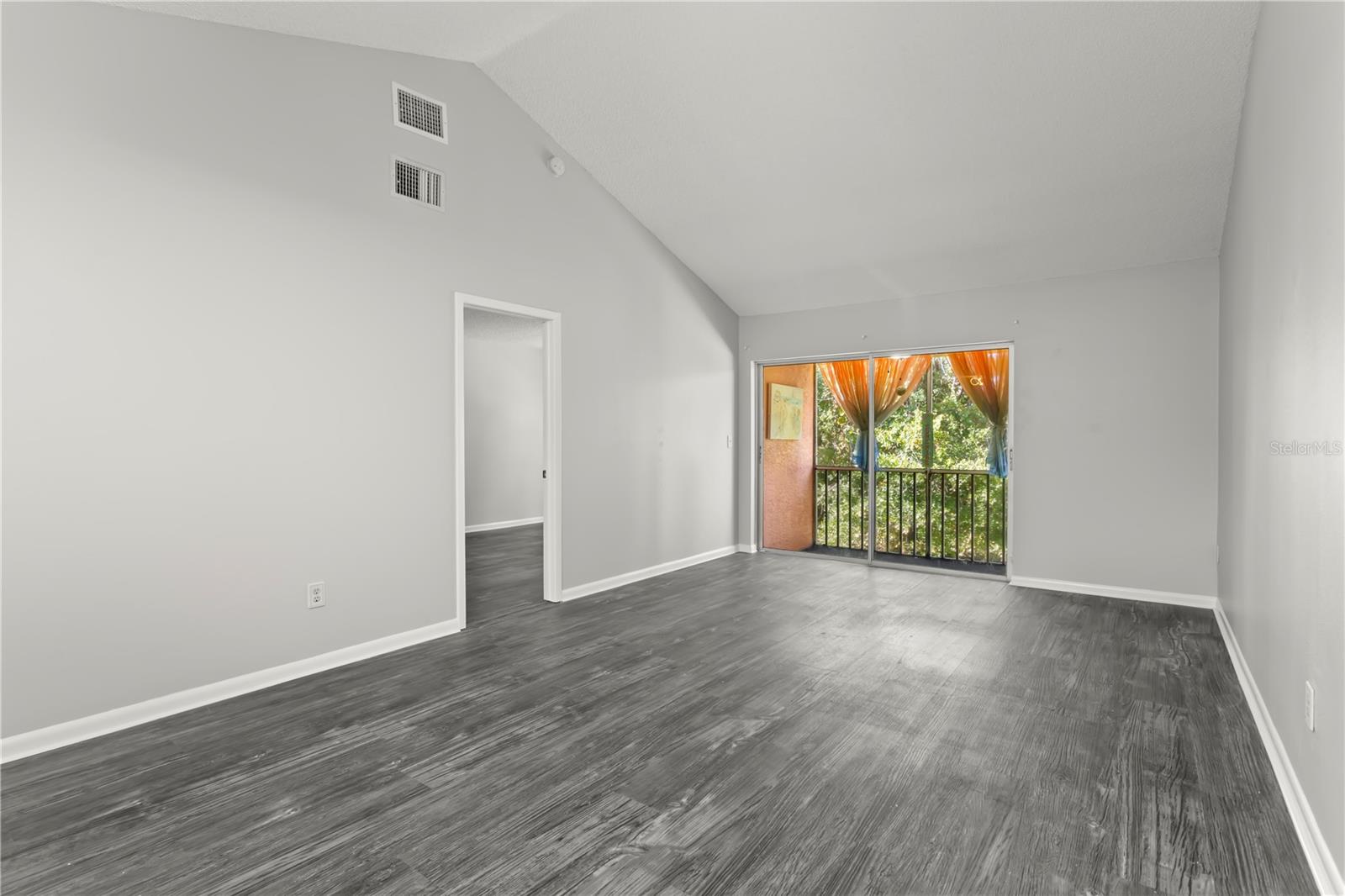 SUNNYBROOK CONDO 06 - Residential