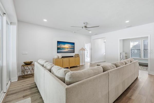 LAUREATE VILLAGE PH I UNIT I PB 37 PG 26 - Residential Lease