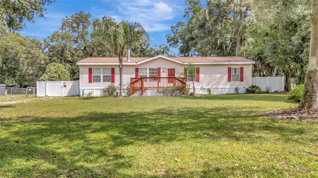Photo of 2716 Seminole Trail, Leesburg, FL 34748 (MLS # O6434071)