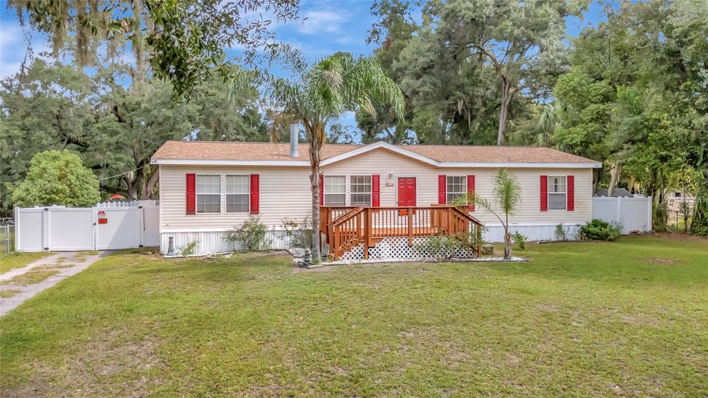 Photo of 2716 Seminole Trail, Leesburg, FL 34748 (MLS # O6434071)