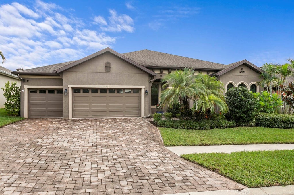 Photo of 821 Floresta Street, Brandon, FL 33511 (MLS # TB8555276)
