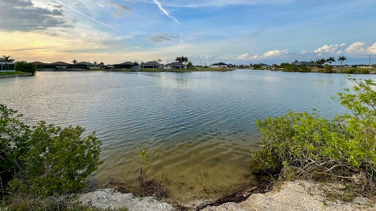 CAPE CORAL - Land