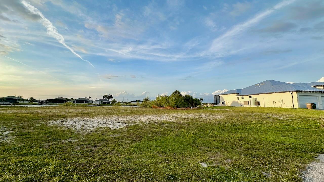 CAPE CORAL - Land